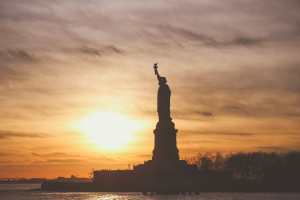 BSUS-NYC-Statue-Sunset-MiniHeader_300x200
